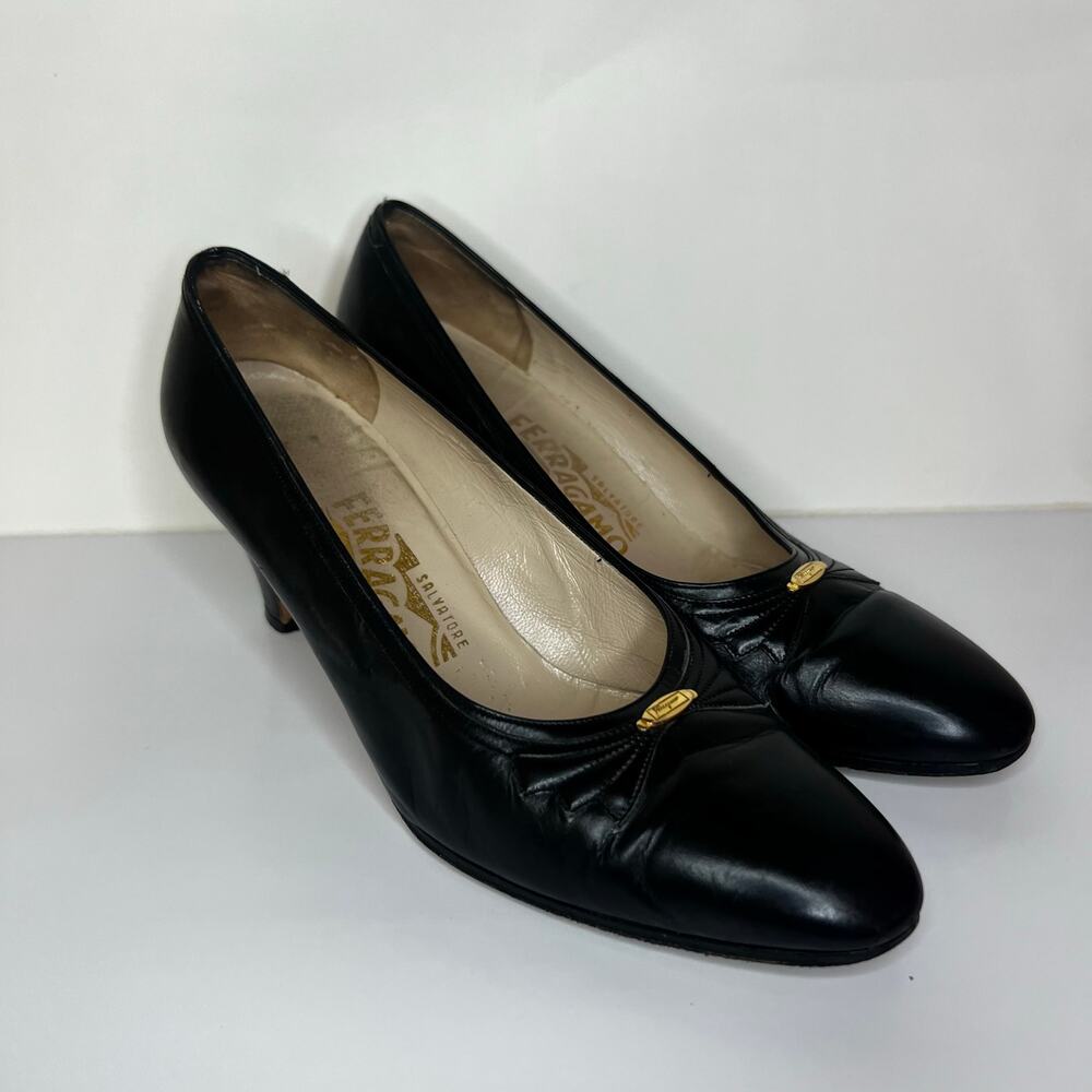 Salvatore Ferragamo VTG Vintage black leather pumps 6.5 B Narrow Florence Italy